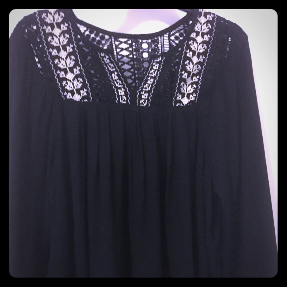 Bohemian Black Top
Size: Medium